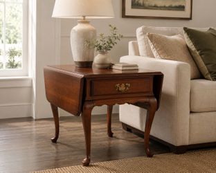 Free delivery. Beautiful Ethan Allen American Traditional solid wood drop-leaf accent/end table in very good condition.