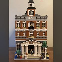 LEGO creator- Town Hall Building Block Set