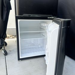 Mini Black Decker Refrigerator 