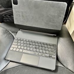 iPad Pro Magic Keyboard (12.9”)
