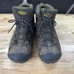 KEEN Men’s 11 Waterproof Hiking Boots