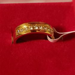 engagement ring size 8 (Not Real Gold)