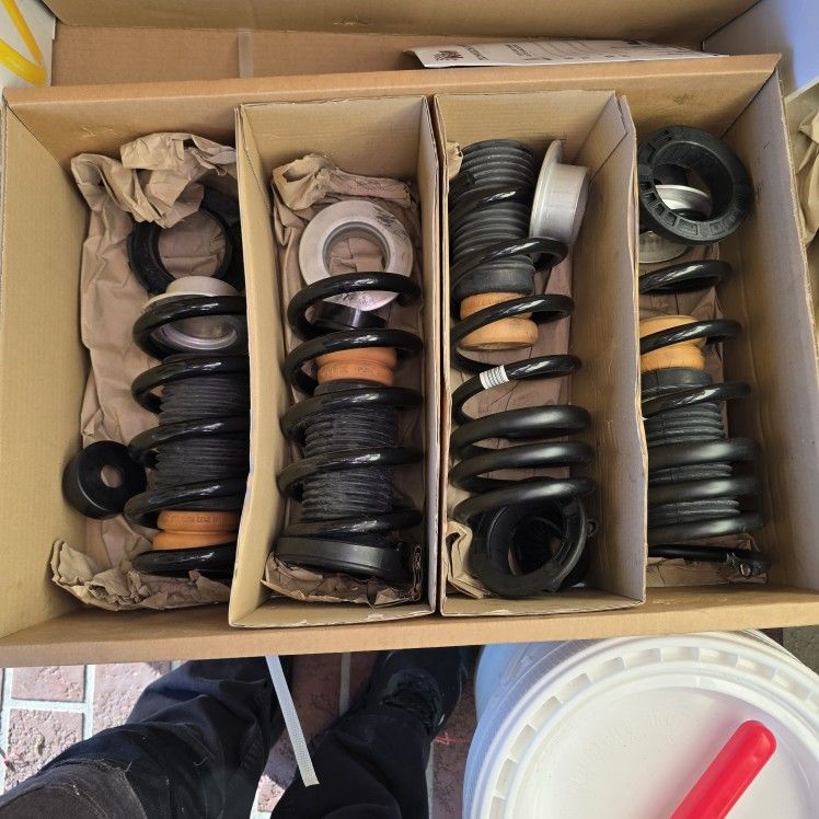 BMW M8 COUPE Springs and With Bumper Kit (Second Photo Items $3000)