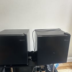 2 Mini Fridges ( 2 For 160$ ) Or 1 For 60 If Picked Up 