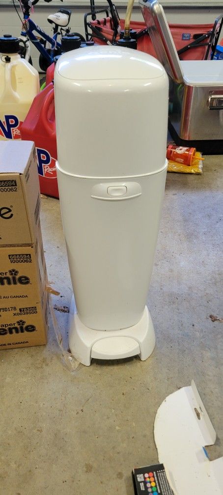 Diaper Genie With Extra Bags