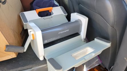 FISKARS Fuse Creativity  And DIE CUTTER