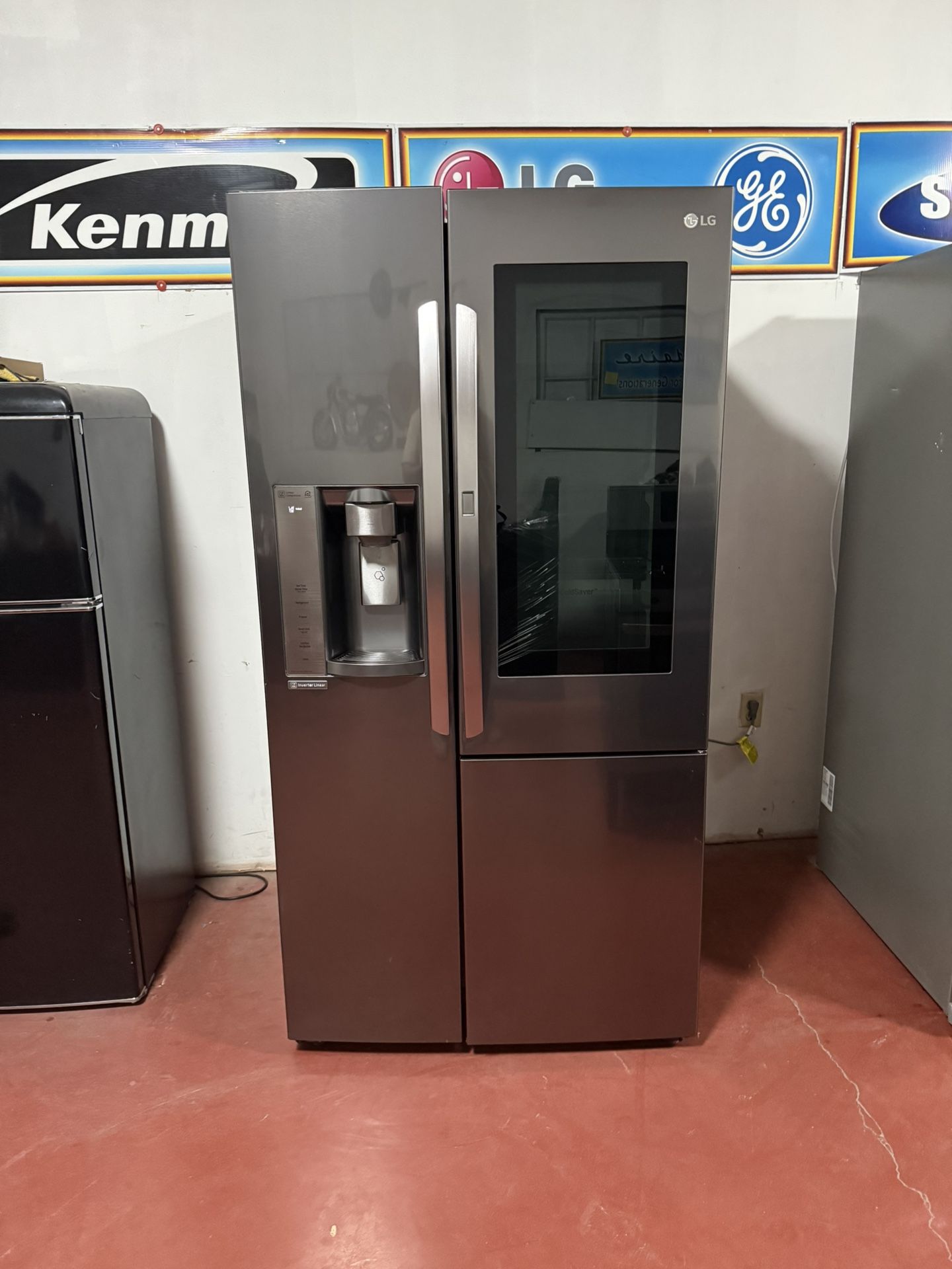 LG side-by-side refrigerator with water and ice dispenser working perfectly. Dimensions: 35.9 (W) x 31.8 (D) x 70 (H). Home delivery and installation
