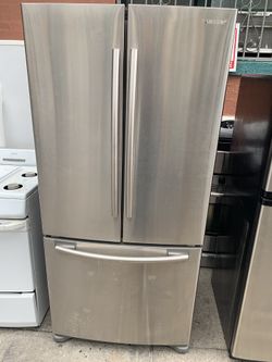 Nevera Samsung 33” freezer abajo