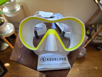 AquaLung dive mask