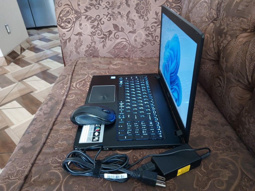 Laptop Acer Aspire E5-575-core i3-12gb Ram-256gb HD SSD Solid-Goo-d For Stud-ents Bue-na-para Estu-diantes.