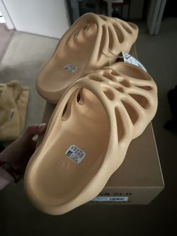 Yeezy 450 Slide “Cream” $100 OBO