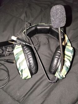 Fan plus headset both are used but work very good but the microphone on the headset doesn't work
