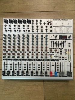 Behringer Eurorack Mixer