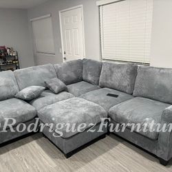 BRAND NEW GREY SECTIONAL SOFA COUCH WITH OTTOMAN (NEW IN BOXES)