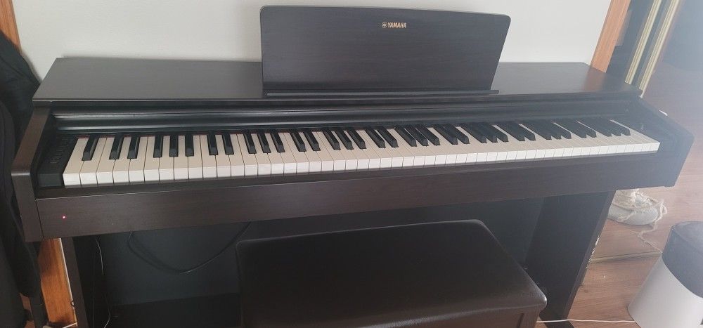 YAMAHA Piano with Bench