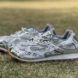 Sliver and white Bottega veneta