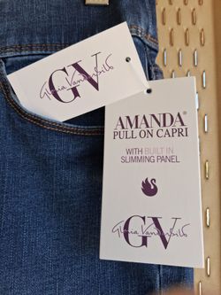 GLORIA VANDERBILT Capri