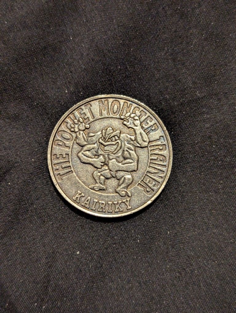 Pokémon 1997 Machamp Battle Coin