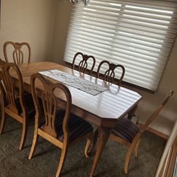 Dining Room Table/chairs