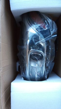 2017-19 Buick LaCrosse Driver Side HID/Xenon Headlight, With Bulbs, For Models Without Adaptive OE Comparable