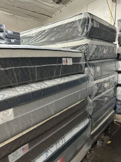 Queen Size Mattress Pillow Top 12” Thick.     All Sizes Available.     Brand New Mattress.  
