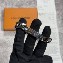 Silver Lv Braclet