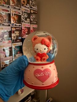 Hello Kitty Snow globe