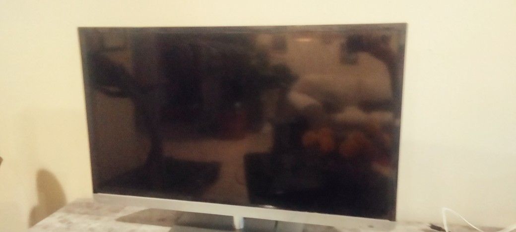 27" TOSHIBA SMART TV