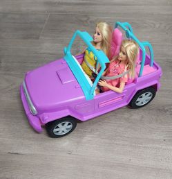 Barbie Car with 2 barbies