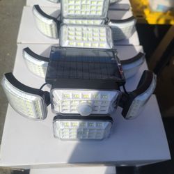 Solar Powered LED Wall Light 4pc Box