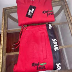 Few sizes and colors left in Rich$oul sweatsuits hmu‼️🔥💯🤟🏾🙆‍♂️✅   Price: 1 for $100 or 2 for $160 ($80 each if u get 2)