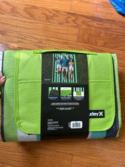 NWT Hurley water resistant Outdoor packable mat in Multicolor oversize 60x90”