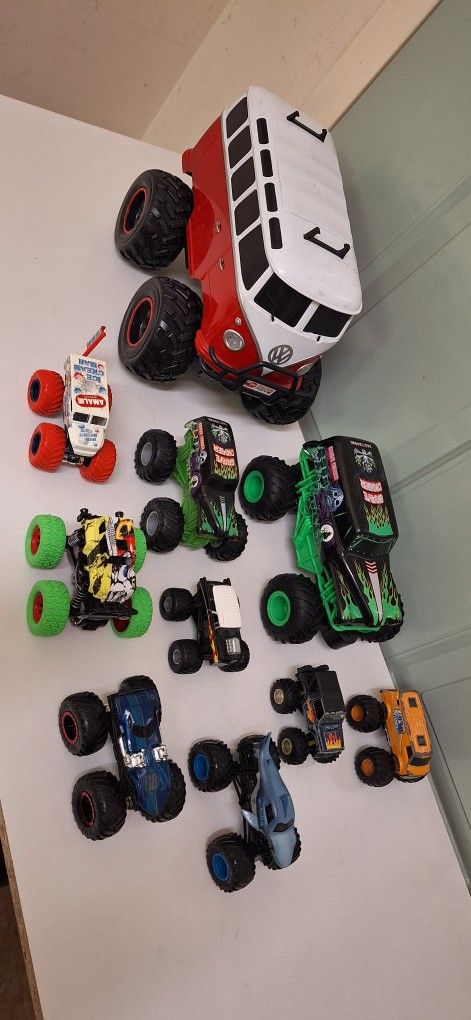 10 Monster Trucks Toys