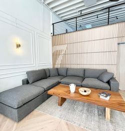 7th Avenue Couch