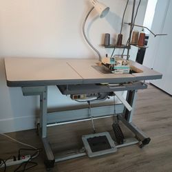 Industrial Sewing Machine Overclock Morrow  Máquina Industrial de Coser Remalladora Juki