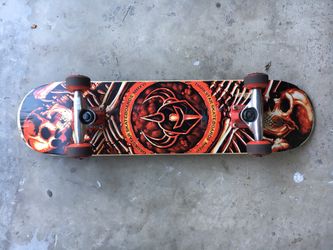 Darkstar kids skateboard (like new!)