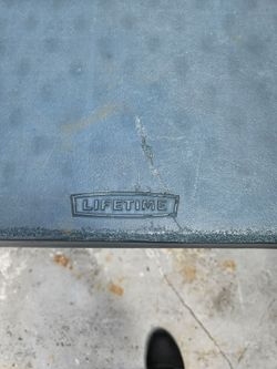 Picnic table