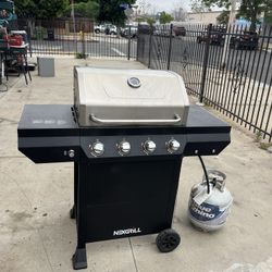 Propane Grill. Asador Para Usarse Con Gas Propane 