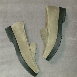 Women's Size 8 5 CLARKS ARTISAN Suede Comfort Loafer Shoes EXCELLENT CONDITION Price Is Firm 