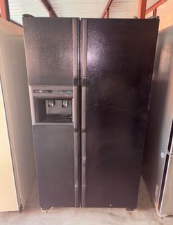 Black Amana Refrigerator And Freezer