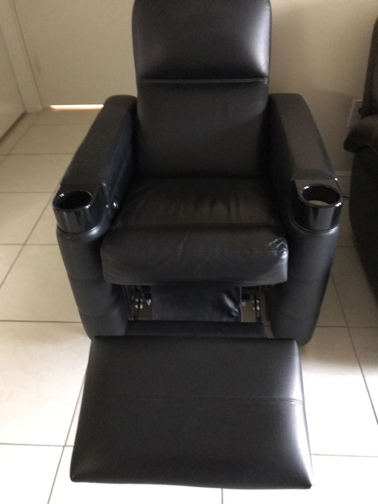 Electric recliner chair in excellent condition $150