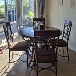 Dining Room Table And Chairs 