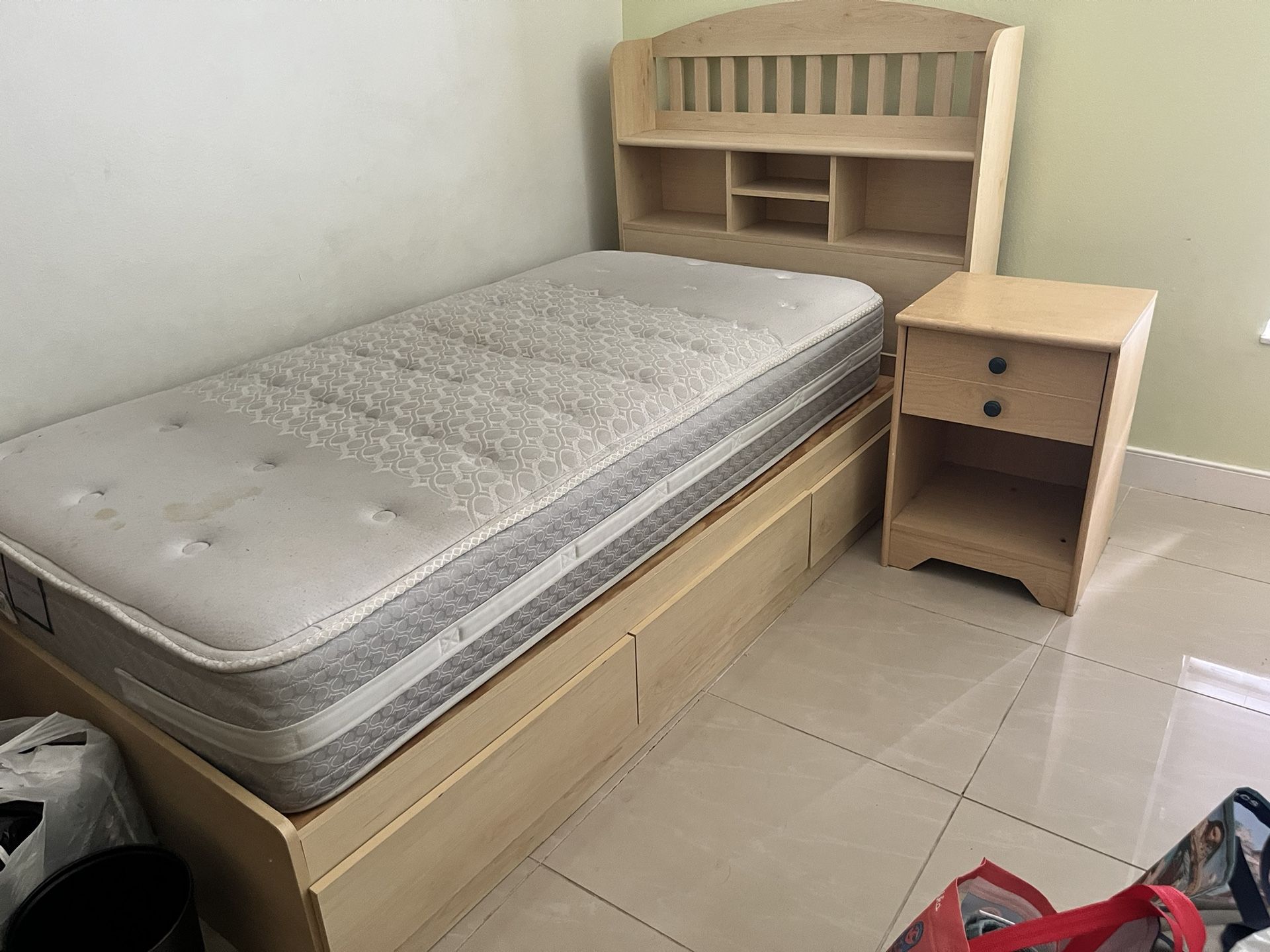 Bedroom Set And Plus