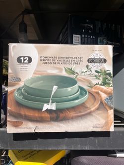 Dinnerware Set