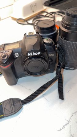 Nikon D70s 6.1MP Digital SLR Camera Body w/ 2 Lenses Charger Bag