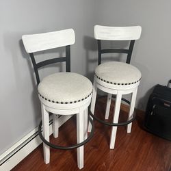 2 Bar Stools! Like New 