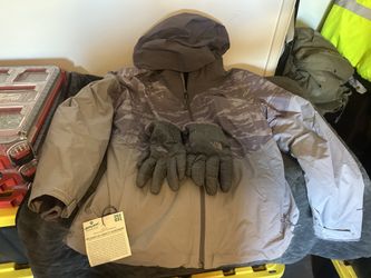 North face ski jacket with gloves