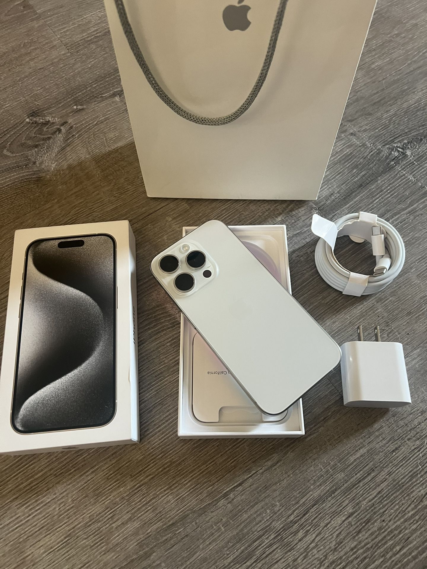 IPHONE 15 PRO UNLOCKED FOR ANY CARRIE COMPANY & ANY COUNTRY 256GB