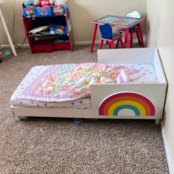 Toddler Bed With Little Book Shelf 