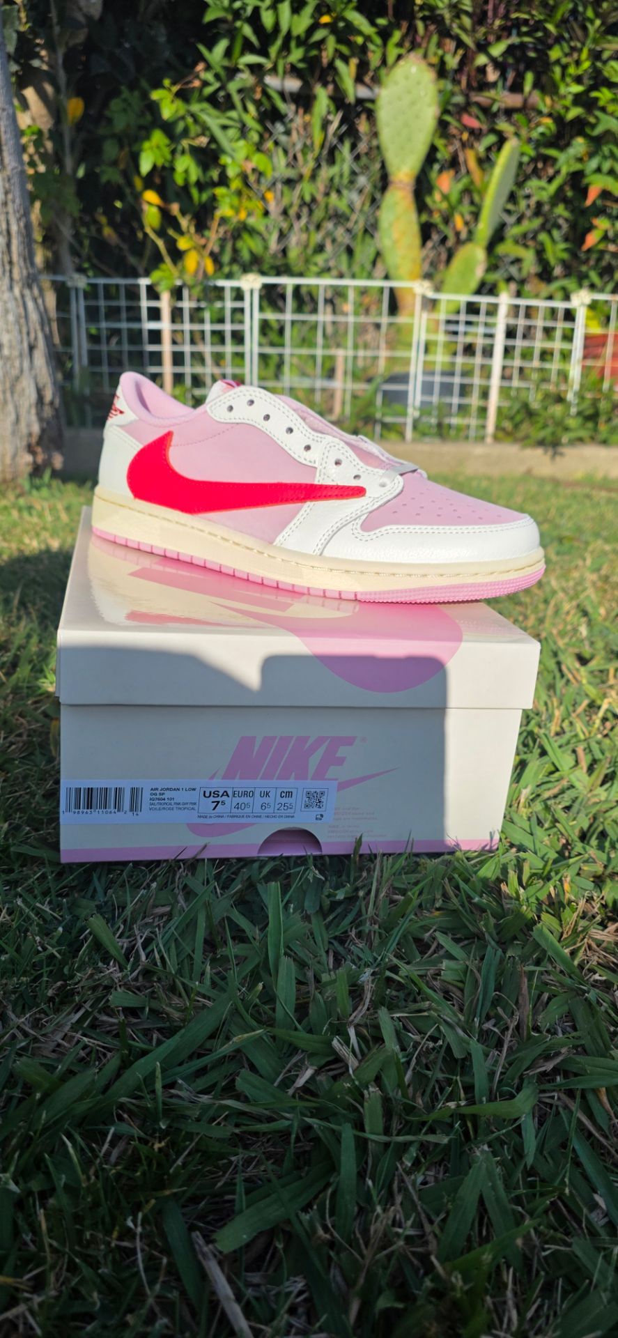 Travis Scott Jordan 1 Tropical Pink